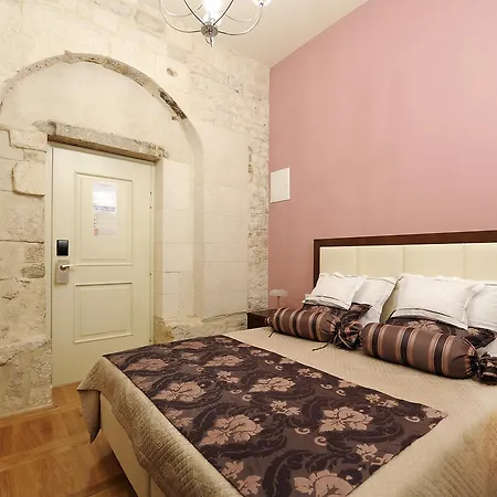 בית הארחה Palace Augubio