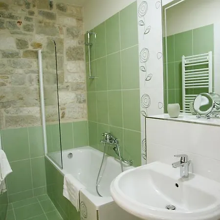 בית הארחה Palace Augubio 4*