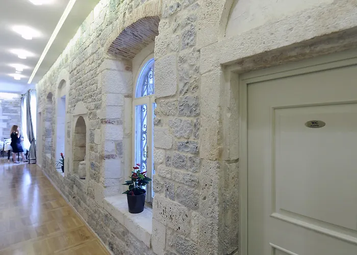 ゲストハウス パレス アウグビオ